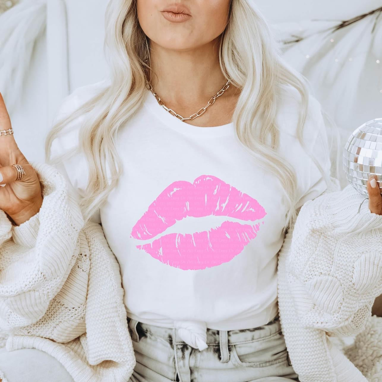 Pink, kissing lips